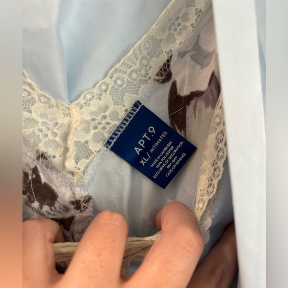 APT 9 Nightie And Robe Set - Picture 2 of 5